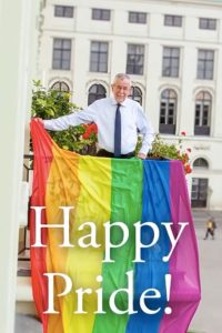 20.06.21 Alexander Van der Bellen con bandiera arcobaleno Vienna Pride