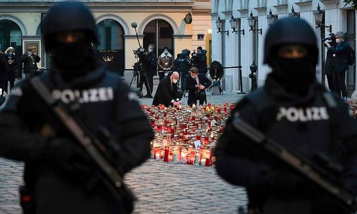 20.11.12 Vienna, lumini luogo attentato islamico