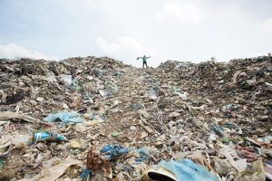 21.02.24 Discarica di Johor, Malaysia; plastica importata - Copia